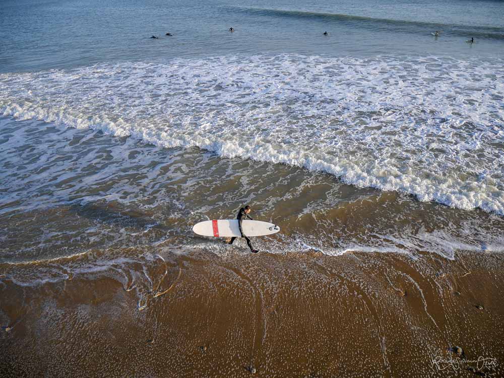 discover surfing near the campsite in Vendée
